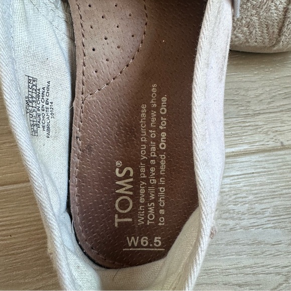 TOMS - Picture 3 of 4
